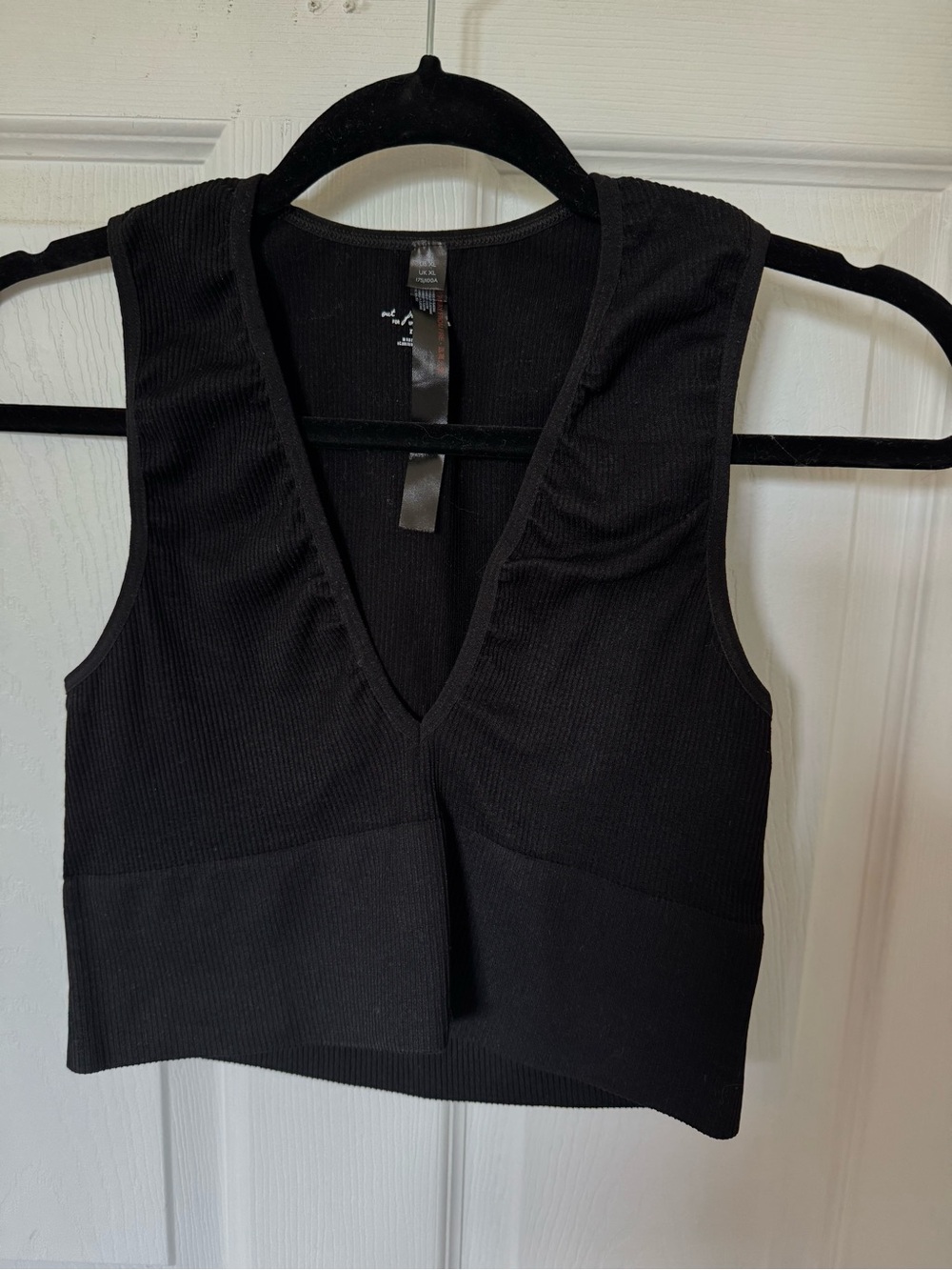 Size XL, Urban Outfitters Black Ribbed V-Neck Crop Top